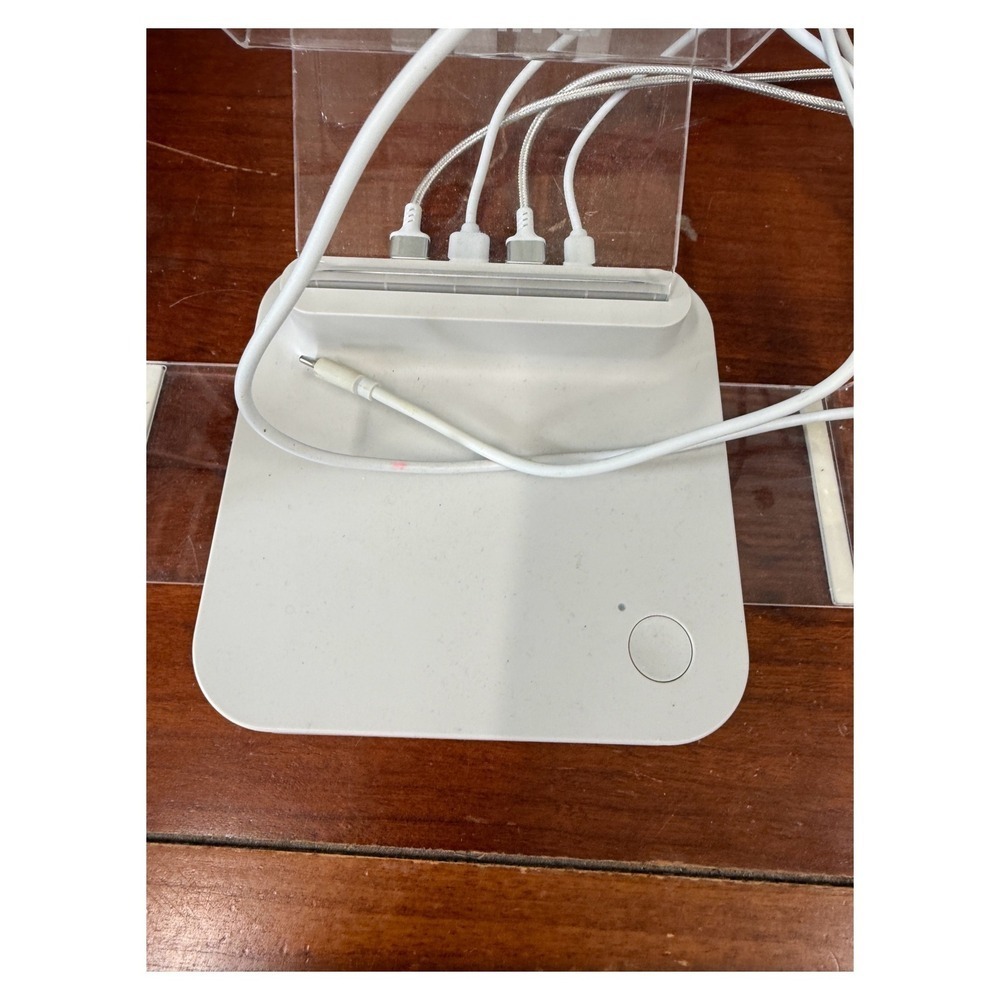 Hiploks VR Device Display Stand LED-Lamp Charging Station VRC0221 White Clear - Picture 3 of 7